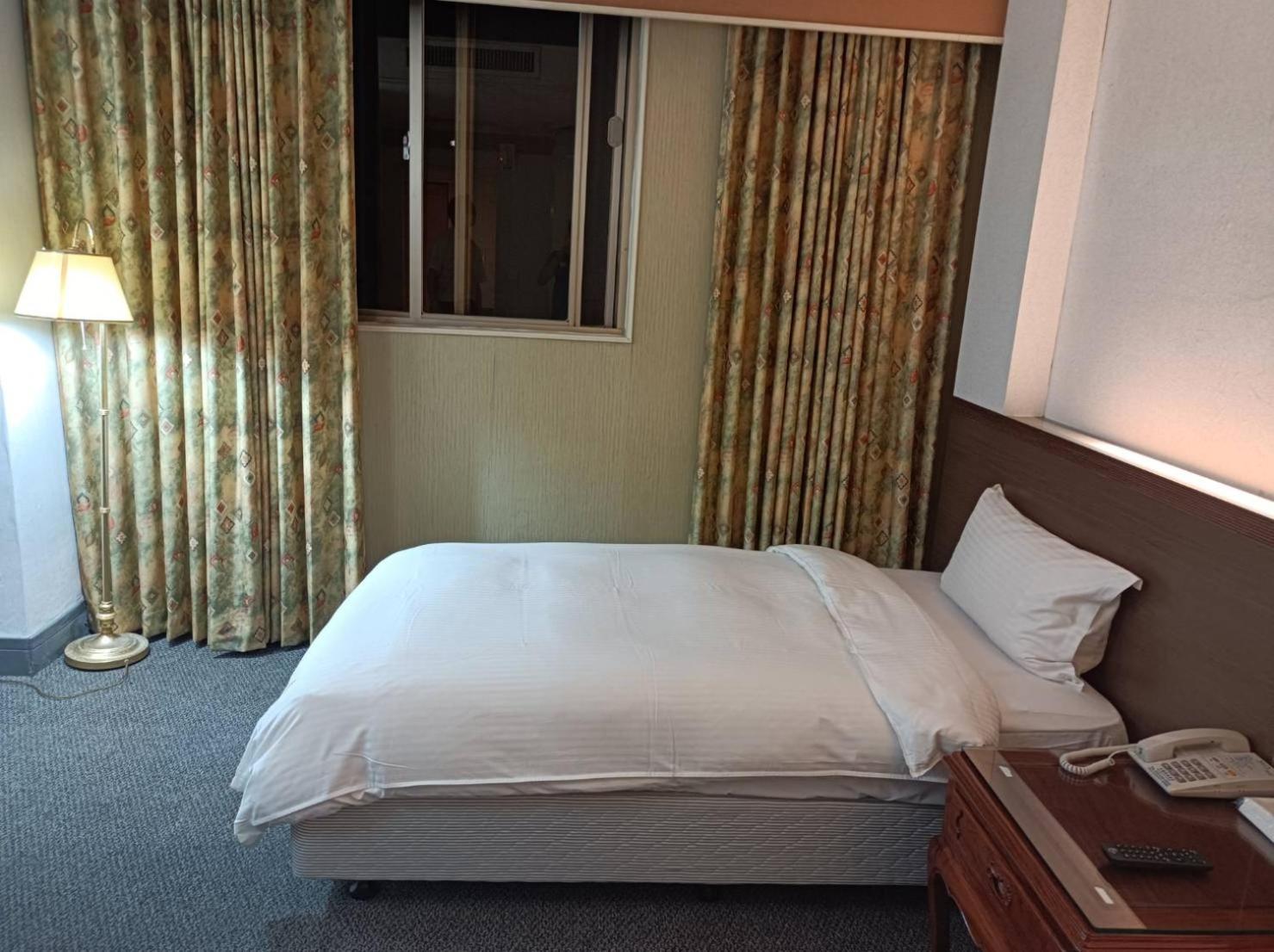 Duke Business Hotel Taoyuan Extérieur photo